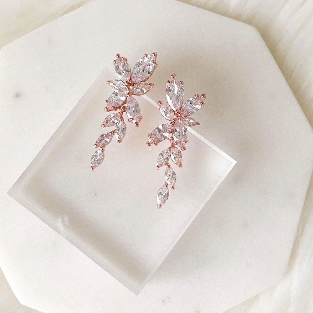 🚨BOGO FREE New Floral Leaf Rhinestone Drop Earrings